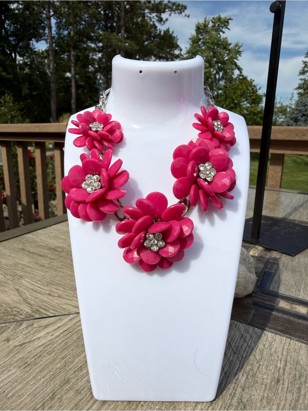 EUC Pink Rhinestone Stone flowers With 18" Chain